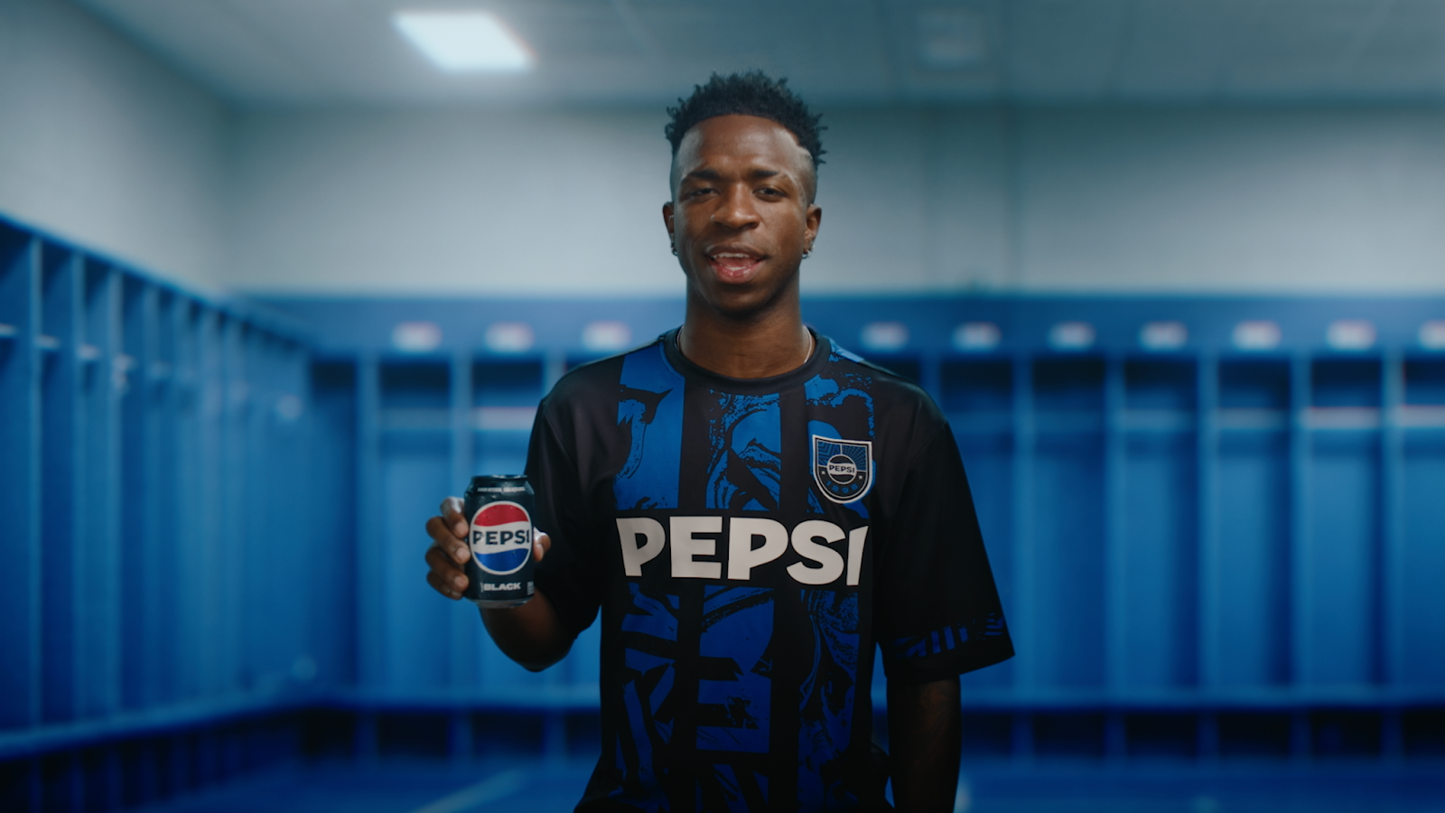 ALERTA TOMA ESSA PEPSI® BLACK: COM UEFA CHAMPIONS LEAGUE, MARCA QUEBRA ROTINA DURANTE TRANSMISSÃO DOS JOGOS EM NOVA CAMPANHA